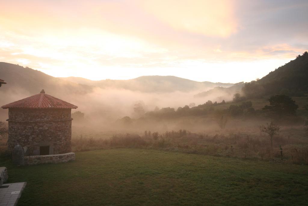 Hotel Casona Cuervo San Tirso de Candamo Eksteriør bilde